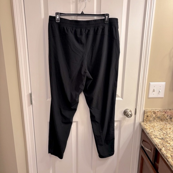 TALL GAP Fit Women's Black Lightweight Athletic Pants XL tall - Picture 5 of 7